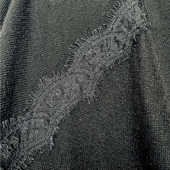 Black women’s v-neck cardigan with lace shoulder details size S - Picture 4 of 6